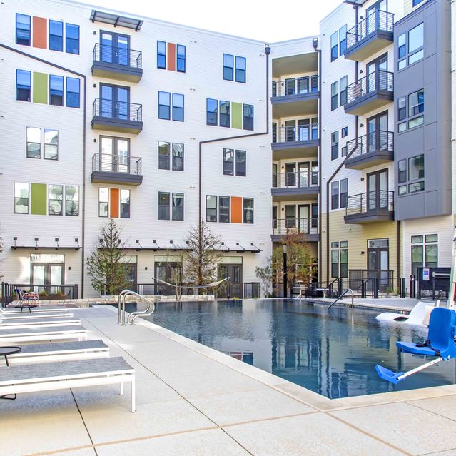The Arnold - Lounges Beside the Pool with Apartment Building View